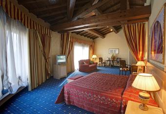 Hotel Orologio has Balcony rooms