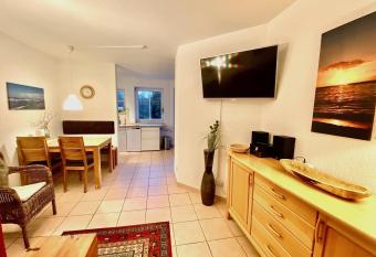 Sch  ne 3-Zi-Wohnung an der Promenade direkt am Scharbeutzer Strand has Balcony rooms