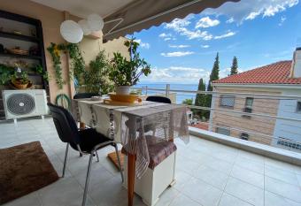 Beachfront apartment in the suburbs of Volos has Balcony rooms