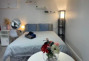Charming, cosy hideaway with free WiFi, parking allows 18 year olds to book a room