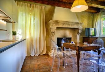 Relais Corte Guastalla Apartments allows 18 year olds to book a room