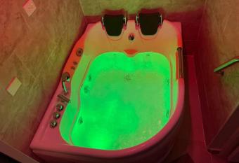 Palmas View Premium 6 has rooms with a private hot tub