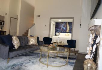 Houston Medical Center 2BR Loft with Pool near NRG Stadium has rooms with a private hot tub