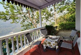 Whistling Thrush Cottage, Bhimtal (2bhk) has Balcony rooms