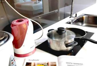 C2519 AlmasSuites Muji Style100mbps Netflix By STAY allows 18 year olds to book a room