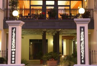 Casa Romagnosi has Balcony rooms