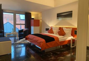TRIP INN Kaiser Hotel & Restaurant Heidelberg-Schriesheim allows 18 year olds to book a room