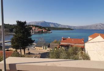 Big House for 14 people in centre of Lumbarda has Balcony rooms