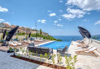 Quercus Residences Apartments has Balcony rooms