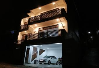 D & D Richmond by DEE DEE has Balcony rooms