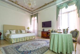 Hotel Palazzo Vitturi has Balcony rooms