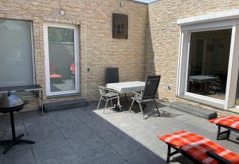 Bungalow mit Terrasse has Balcony rooms