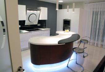 Penthouse DoLo has rooms with a private hot tub