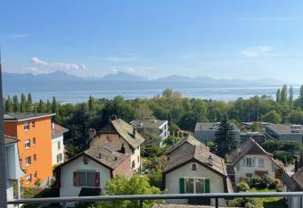 Lake view Lausanne allows 18 year olds to book a room
