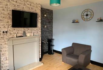 Ovington Grove 1 free parking fully equipped kitchen 3 bedrooms Netflix has Balcony rooms