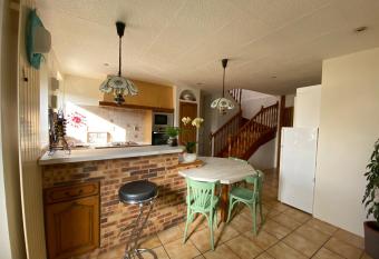 J & C vacation home 8 minutes by car to Disneyland has Balcony rooms