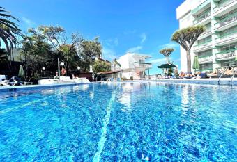 Bonito estudio E con FreeWifi, piscinas en Puerto de la Cruz allows 18 year olds to book a room