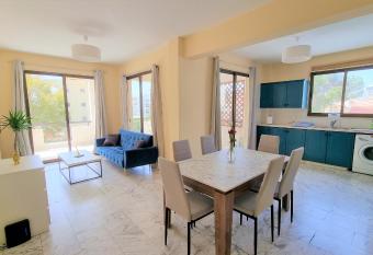 Comfy Rooms + Near SALT LAKE + 100MBit Internet + Shared Apartment has Balcony rooms