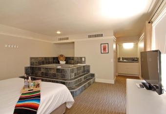 Palm Canyon Hotel & RV Resort has rooms with a private hot tub