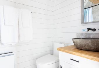 The Cliff Hanger with Hot Tub & Ocean View allows 18 year olds to book a room