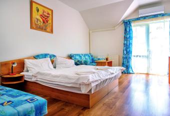 PENZI  N QUATRO II 250m od k  paliska has Balcony rooms