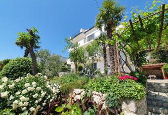 Residence Rak has Balcony rooms