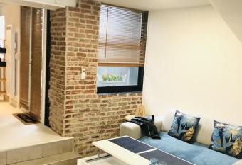 Le Studio Marcad   allows 18 year olds to book a room