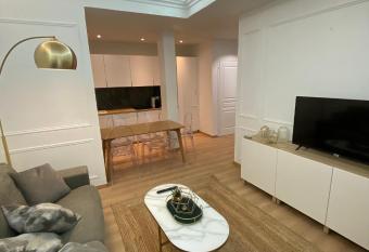 Lovely Spacious Large Patio Heart of Monaco has Balcony rooms