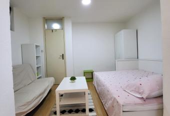 Apartment M&M Imotski allows 18 year olds to book a room