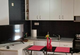 Quiet studio near to the airport 1 has Balcony rooms