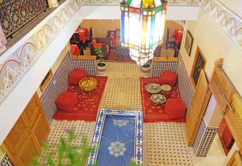 Riad ZANOUBA allows 18 year olds to book a room