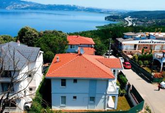 Sapanca Manzara Villa 2 Is  tma Havuzlu allows 18 year olds to book a room