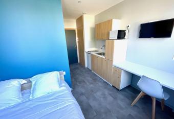 Nancy Brabois / CHU Facult   de M  decine Studio   quip   allows 18 year olds to book a room