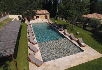 Chez Bruno has Balcony rooms