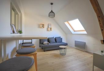 Casa Nostra - Arri  re Gare allows 18 year olds to book a room