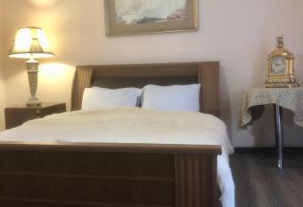 Villa next to Victory park allows 18 year olds to book a room