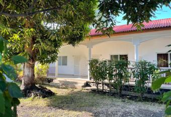 H  tel La Grillade allows 18 year olds to book a room