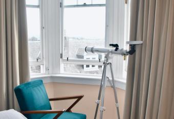 Haar with Rooms 5 stars allows 18 year olds to book a room