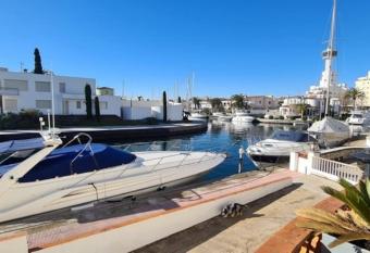 Appartement terrasse emplacement n   1 has Balcony rooms