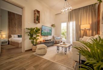 Aphrodite s Apartment on Agia Sofia Midas Home has Balcony rooms