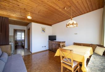 Apartments Praruf has Balcony rooms