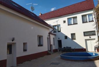 Ubytov  n   u Mr  k   has Balcony rooms