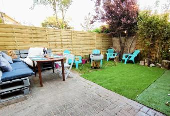 BALNEO 100M PLAGE JARDIN BRASERO has rooms with a private hot tub