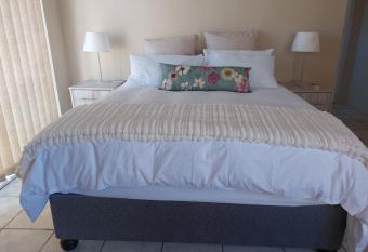 Cenikma Guest Suites - Couples Room allows 18 year olds to book a room