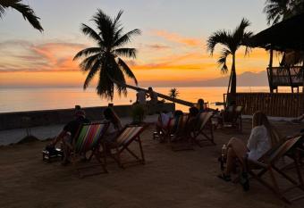 Room-Cola Inn allows 18 year olds to book a room