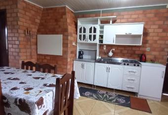 Casa familiar das Gurias por Temporada em Canela allows 18 year olds to book a room