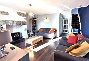 No 8 Snowdonia. 3 Bedroom, sleeps 5. Pets accepted has Balcony rooms