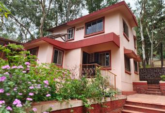 3 Bedroom Spacious Villa Near Mapro Garden has Smoking rooms