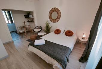 Studio cozy proche de Paris allows 18 year olds to book a room