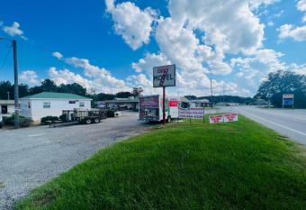 Sparta Seven Motel By OYO has Smoking rooms